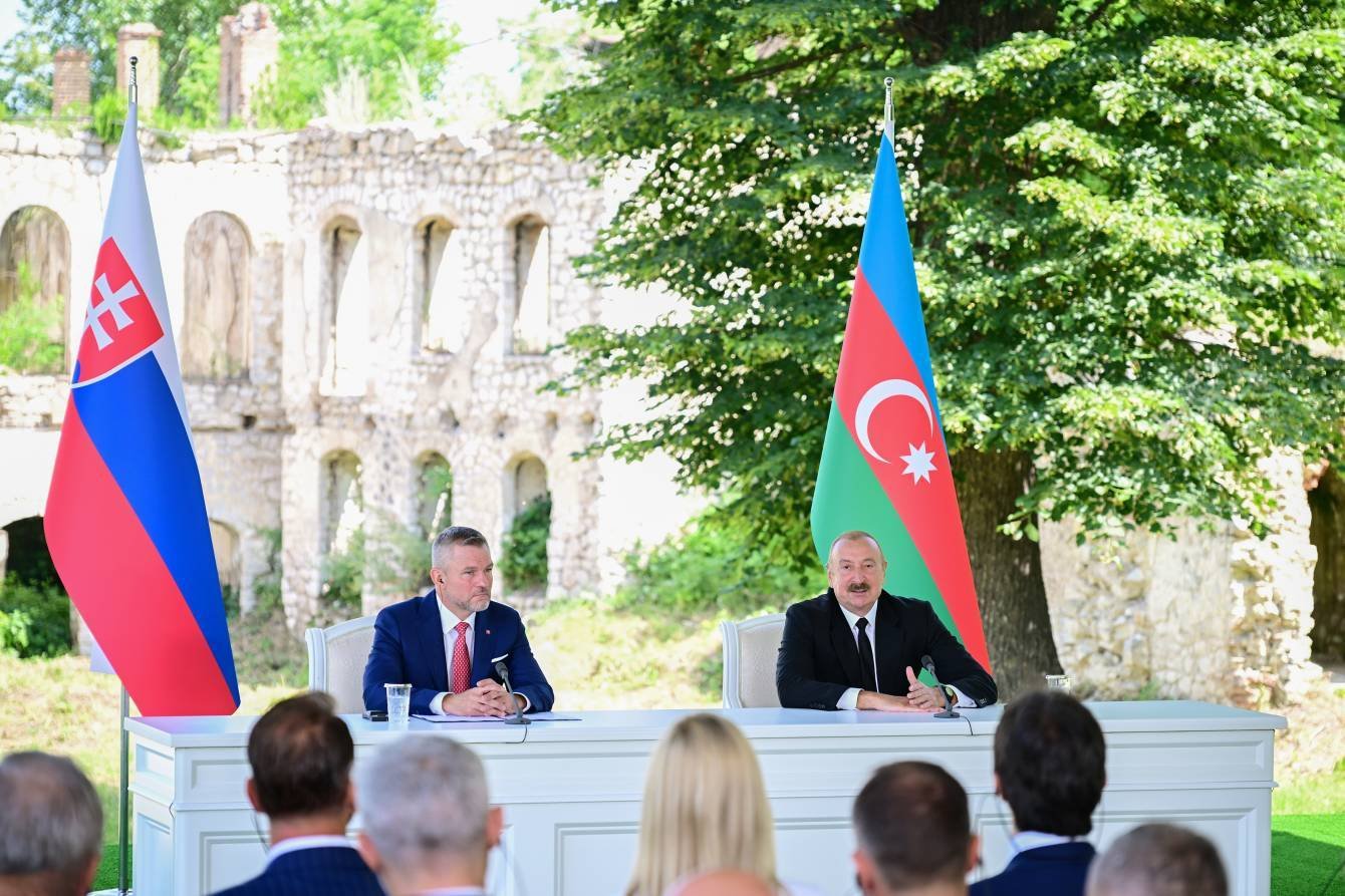 Azərbaycan-Slovakiya Siyasi Dialoqunun Dinamikası: Faktlar və Qiymətləndirmə