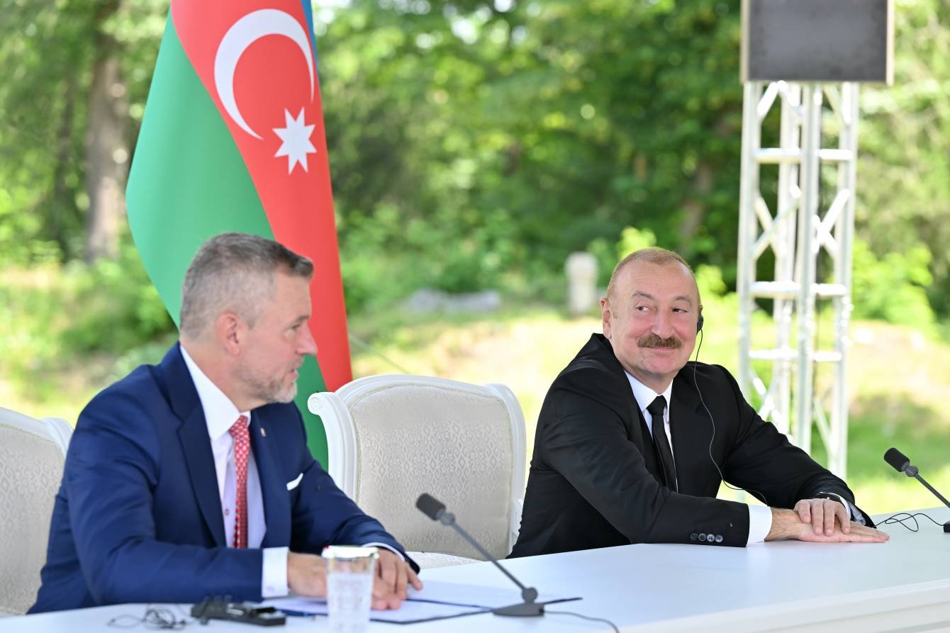 Azərbaycan-Slovakiya Münasibətlərinin İnstitusional Çərçivəsi: Bəyannamədən Praktikaya